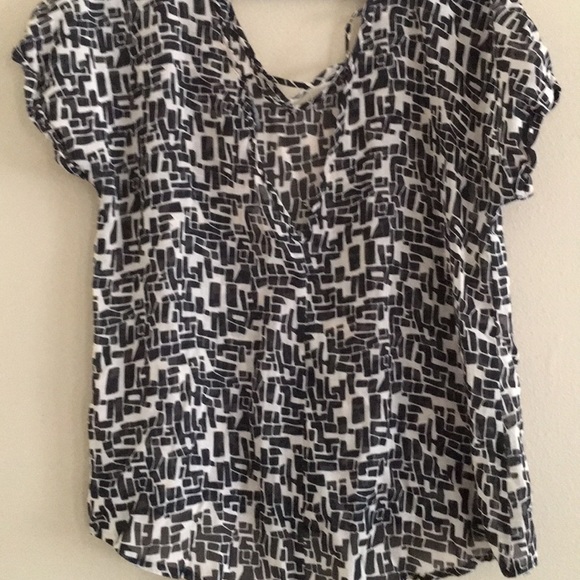 Patterned top - Picture 2 of 3